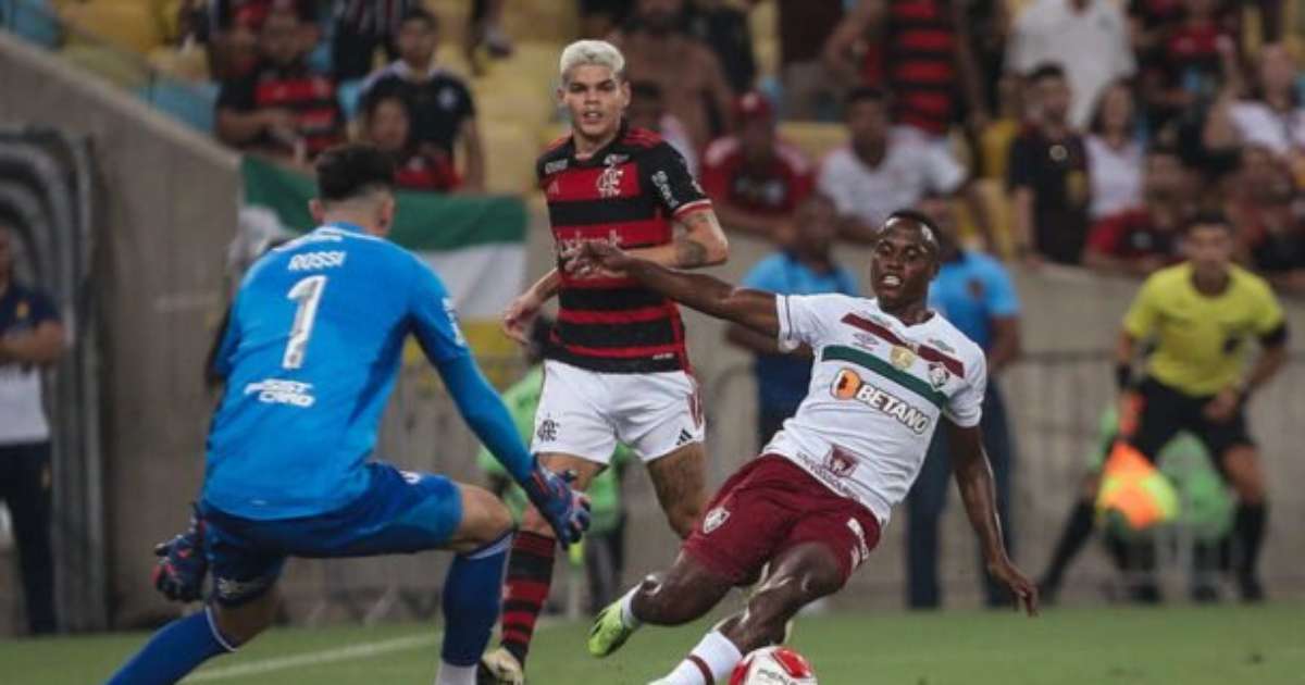 Rossi quebra recorde histórico e supera Cantarele pelo Flamengo.