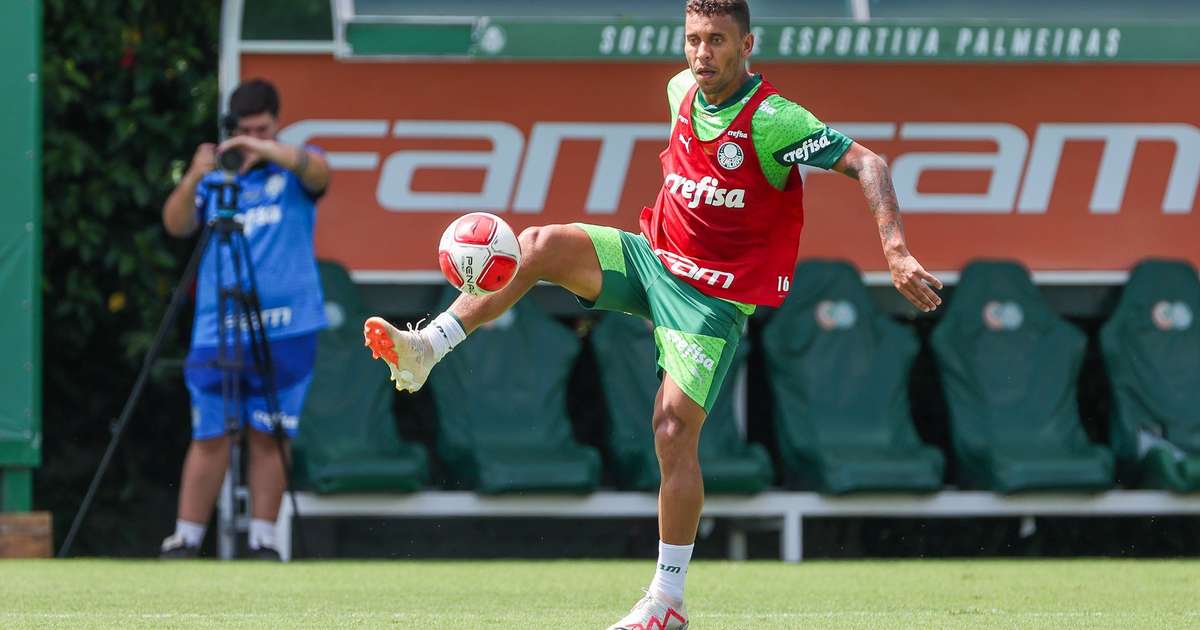 Zagueiro do Palmeiras relata desafios ao se adaptar ao novo clube