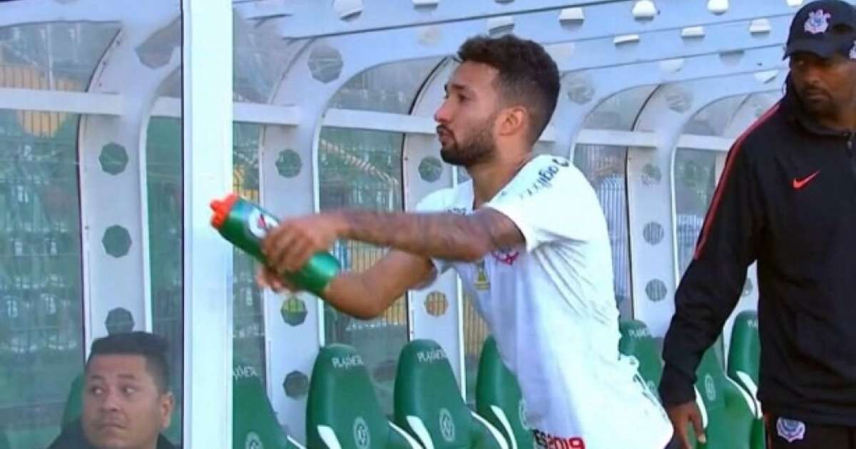 Torcedora perde ação de R$ 100 mil por respingos de água no estádio.