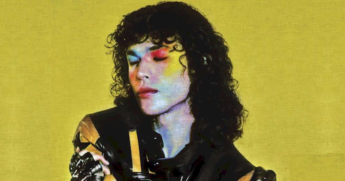Conan Gray lança o álbum 'Found Heaven' em vinil roxo