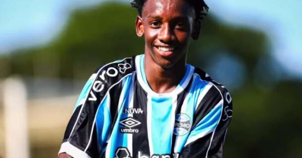 Grêmio negocia contrato com multa milionária para promessa da base.