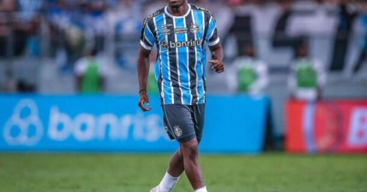 Wesley Costa desponta como titular da lateral esquerda no Grêmio.