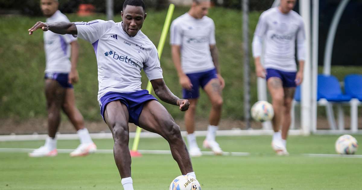 Cruzeiro acerta renovação com atacante João Pedro para fortalecer elenco.