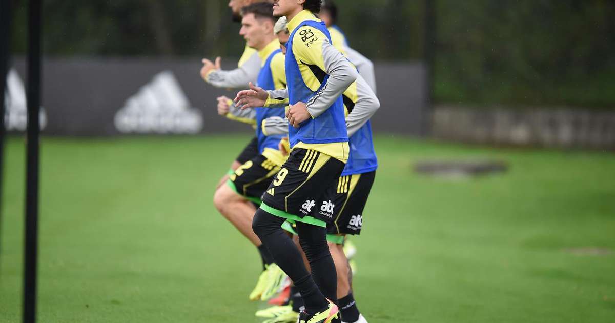 Preparação intensa do Flamengo para estreia na Libertadores sob chuva e frio.