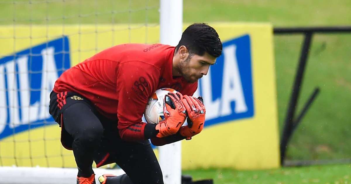 Rossi sofre gol na estreia do Flamengo na Libertadores após sequência invicta.