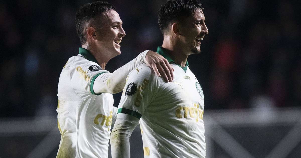 Piquerez marca de falta e Palmeiras arranca empate na Argentina