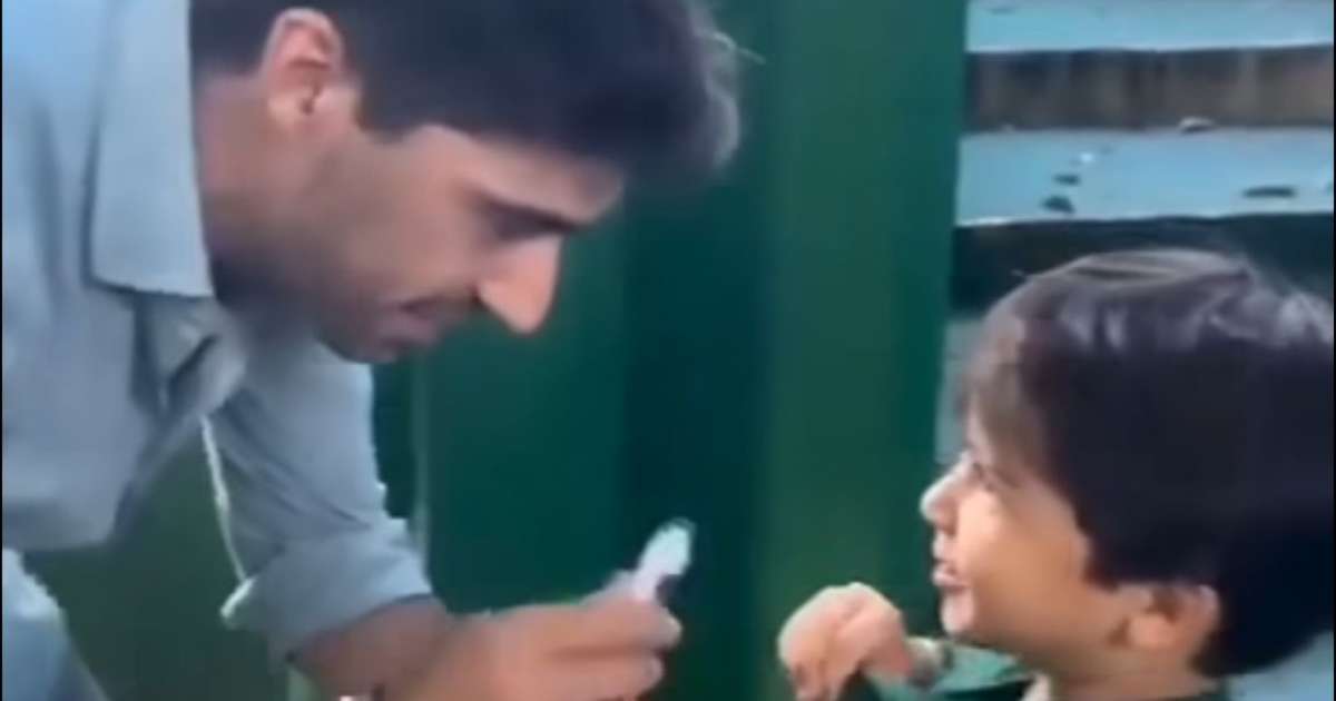 Torcedor mirim revela sonho de se tornar jogador do Palmeiras ao encontrar Abel Ferreira