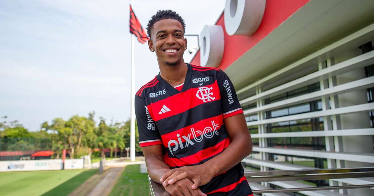 Reforço para o ataque: Carlinhos é apresentado pelo Flamengo