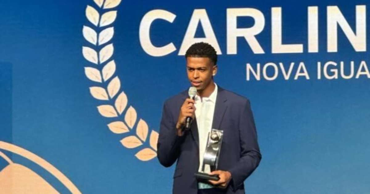 Carlinhos é premiado e comemora sua chegada ao Flamengo.