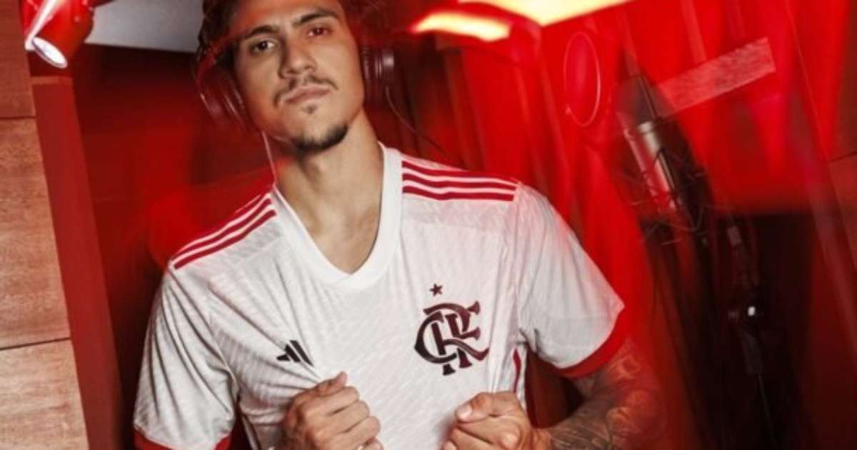 Flamengo lança camisa reserva para temporada 2024; confira imagens