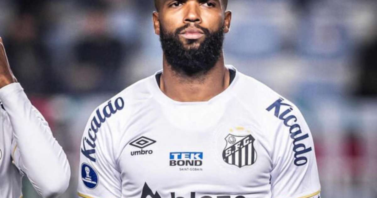 Santos deve confirmar empréstimo do zagueiro Messias ao Goiás