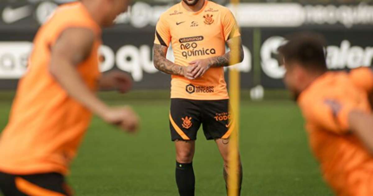 Retorno iminente de Maycon e Palacios ao Corinthians reforça elenco alvinegro.