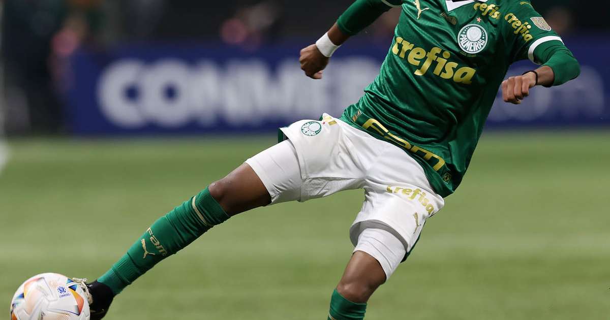 Estêvão celebra chance e gol inaugural com muita alegria no futebol.