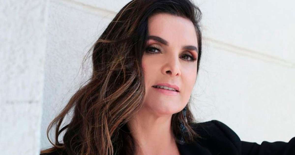 Aos 51 anos, Luiza Ambiel choca ao exibir corpo escultural em piscina