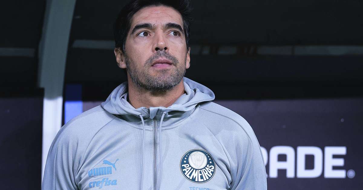 Baixo público no Allianz: Abel lamenta e pede pés no chão com jovens do Palmeiras