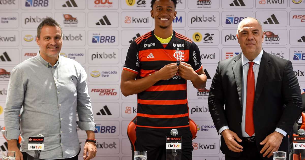 Carlinhos Realiza Sonho ao Ser Apresentado Pelo Flamengo no Topo da Carreira.
