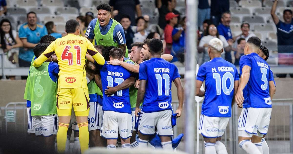Cruzeiro vence Botafogo em jogo intenso de estreia no Brasileirão.