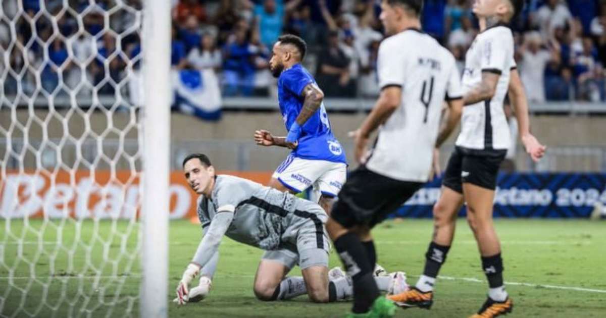 CrUZEIRO MARCA NO FINAL E SUPERA O BOTAFOGO NO MINEIRÃO.