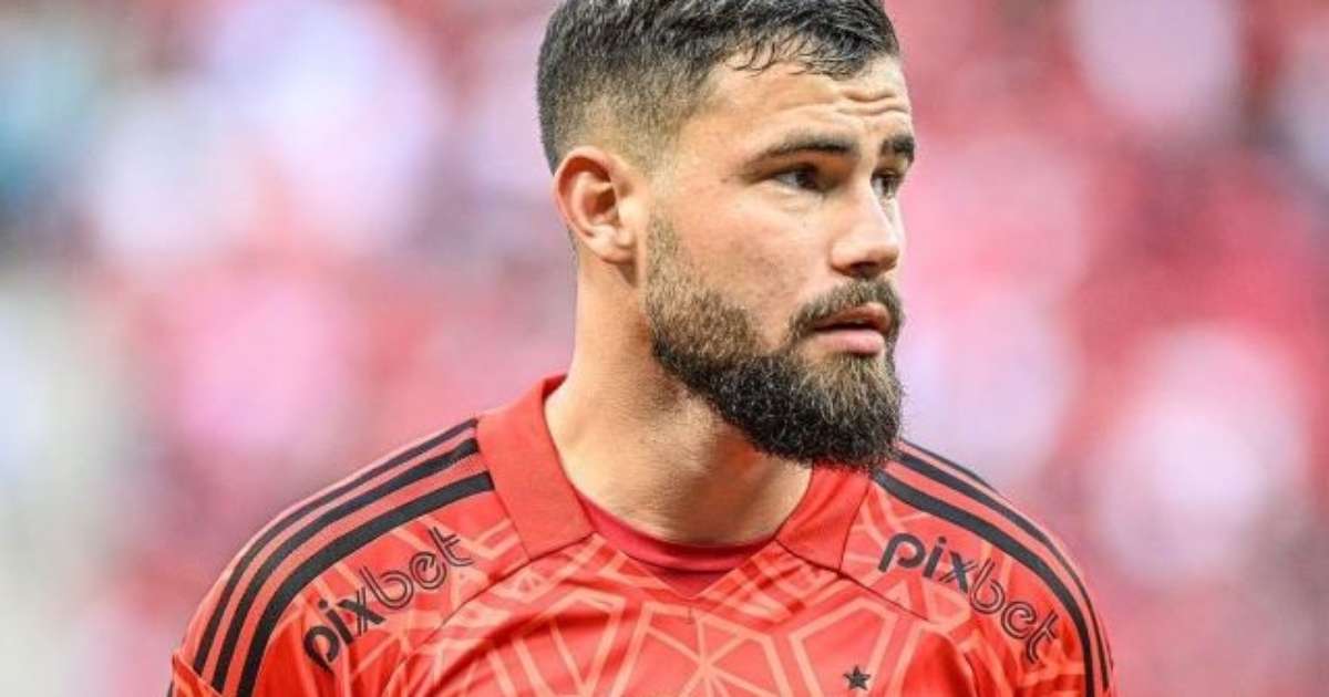 Cruzeiro demonstra interesse em goleiro Matheus Cunha, do Flamengo.