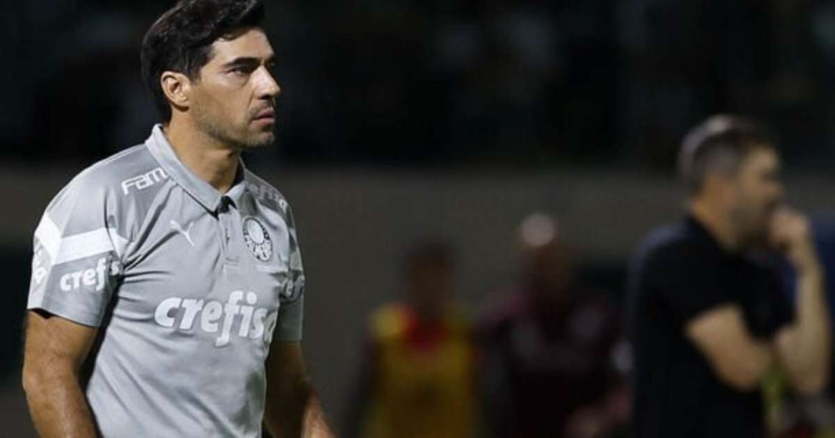 Palmeiras não se sente em casa na Arena Barueri, reclama Abel Ferreira.
