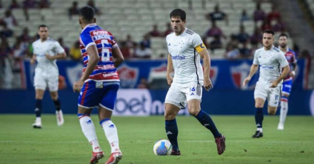 Cruzeiro empata com Fortaleza mesmo com um jogador a menos.