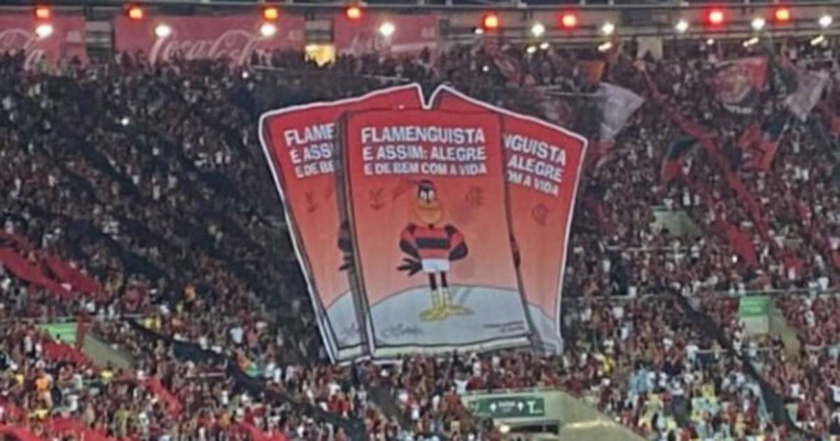 Torcida do Flamengo presta homenagem a Ziraldo com mosaico no estádio.