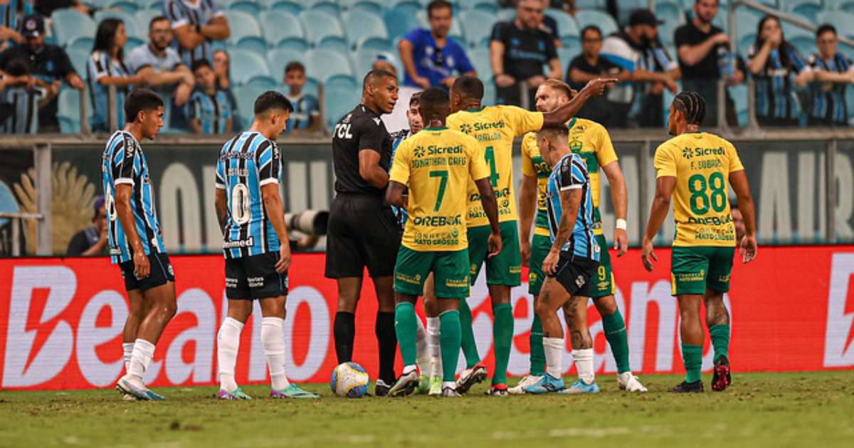 Grêmio domina em campo e intensifica crise do Cuiabá no Brasileirão.