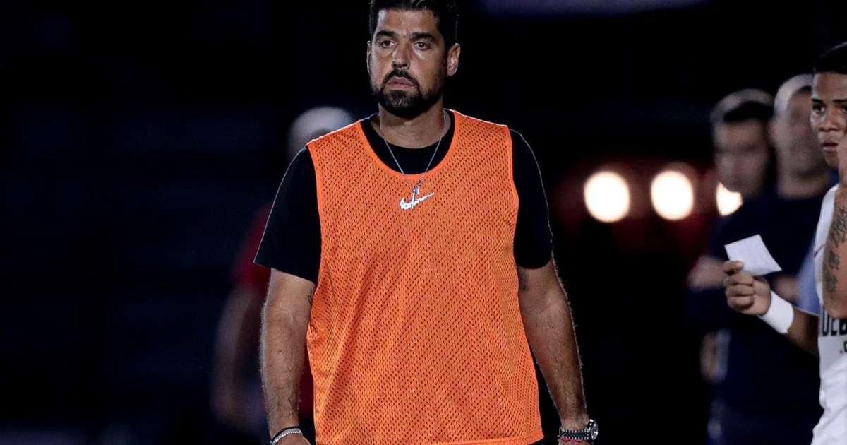 Comentário de Antônio Oliveira sobre Escalação do Corinthians contra o Red Bull Bragantino.