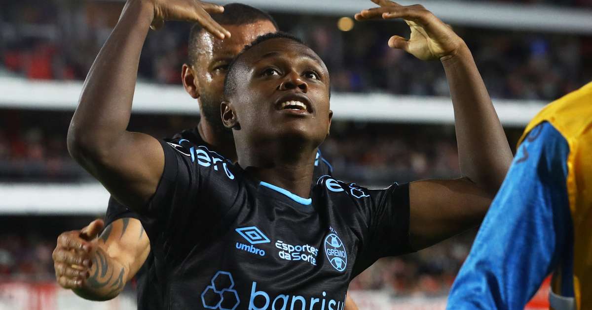 Grêmio vence Estudiantes com um jogador a menos e se fortalece na Libertadores.