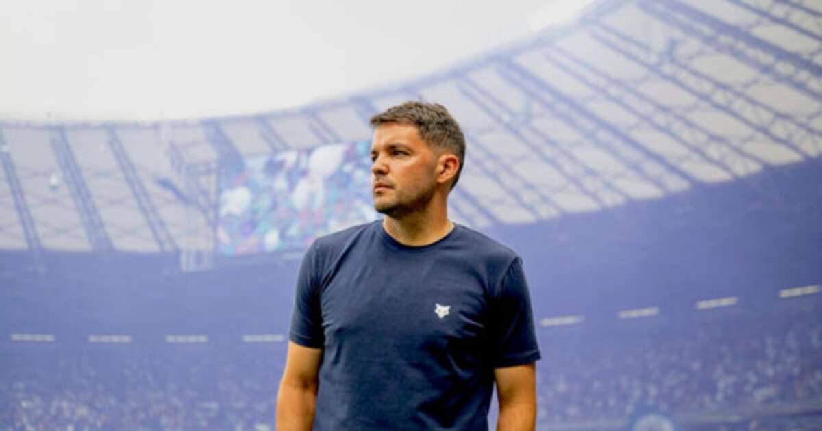 Larcamón critica diretoria do Cruzeiro e defende mais paixão no futebol