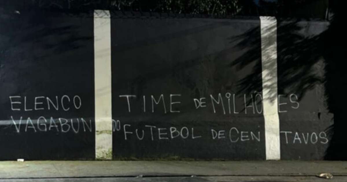 Muros do Parque São Jorge pichados após revés do Corinthians