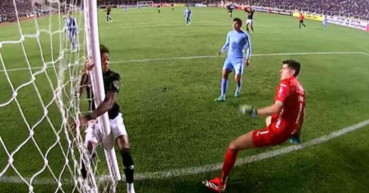 Bruno Henrique analisa derrota do Flamengo e comenta sobre dificuldades da altitude