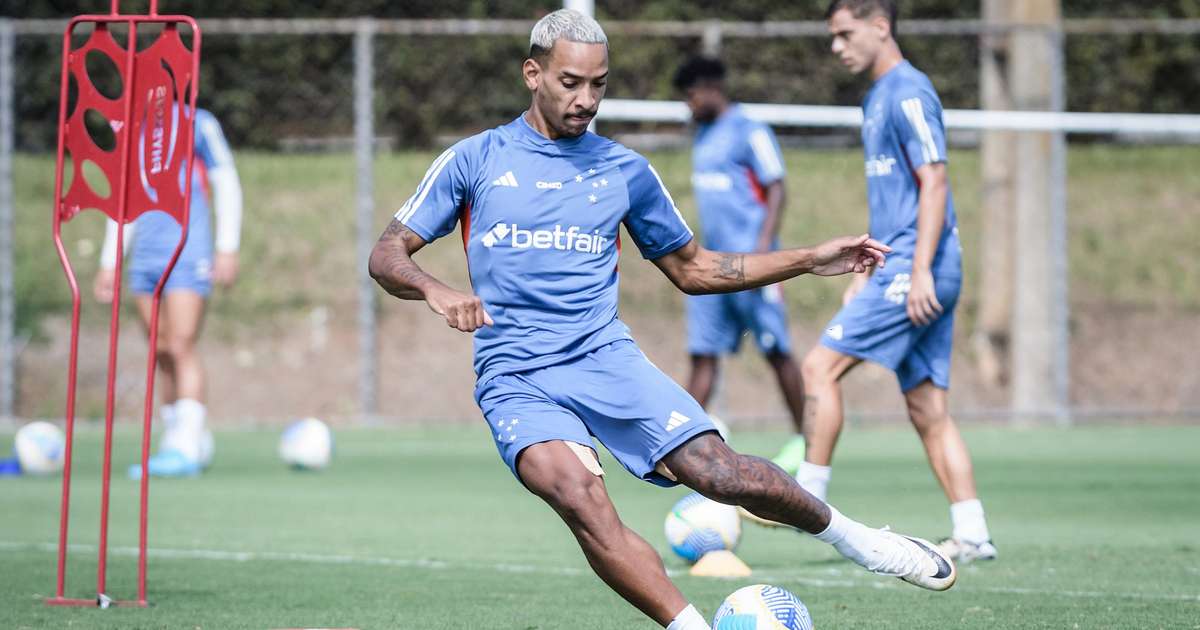 Cruzeiro enfrenta o Vitória pelo Campeonato Brasileiro neste domingo.