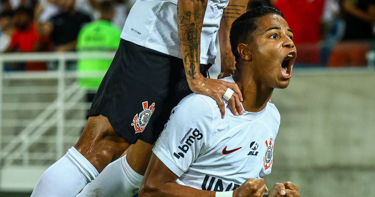 Zagueiro-artilheiro decide e Corinthians bate América-RN de virada na Copa do Brasil