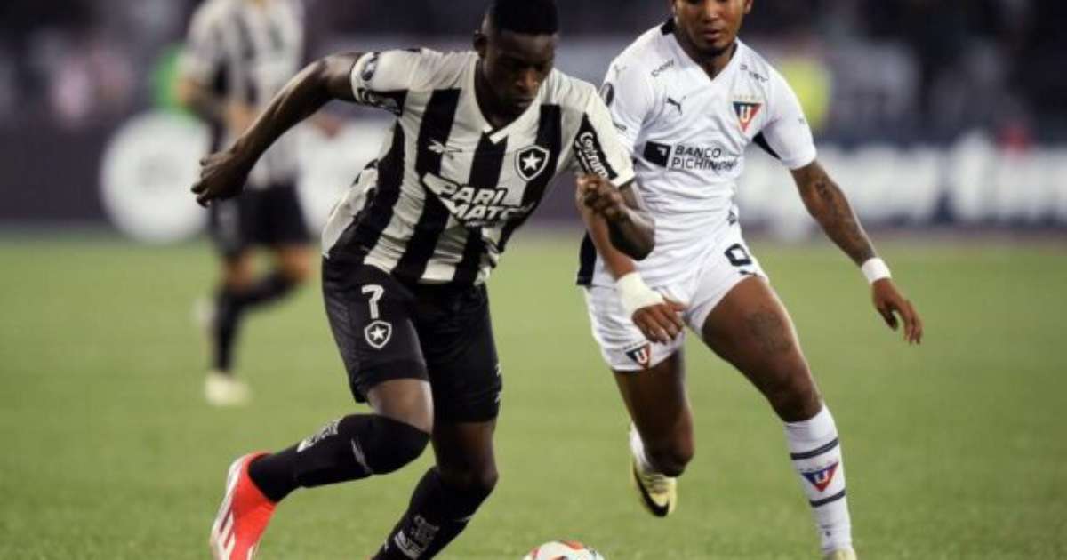 Botafogo vence a LDU e entra na zona de classificação para as oitavas