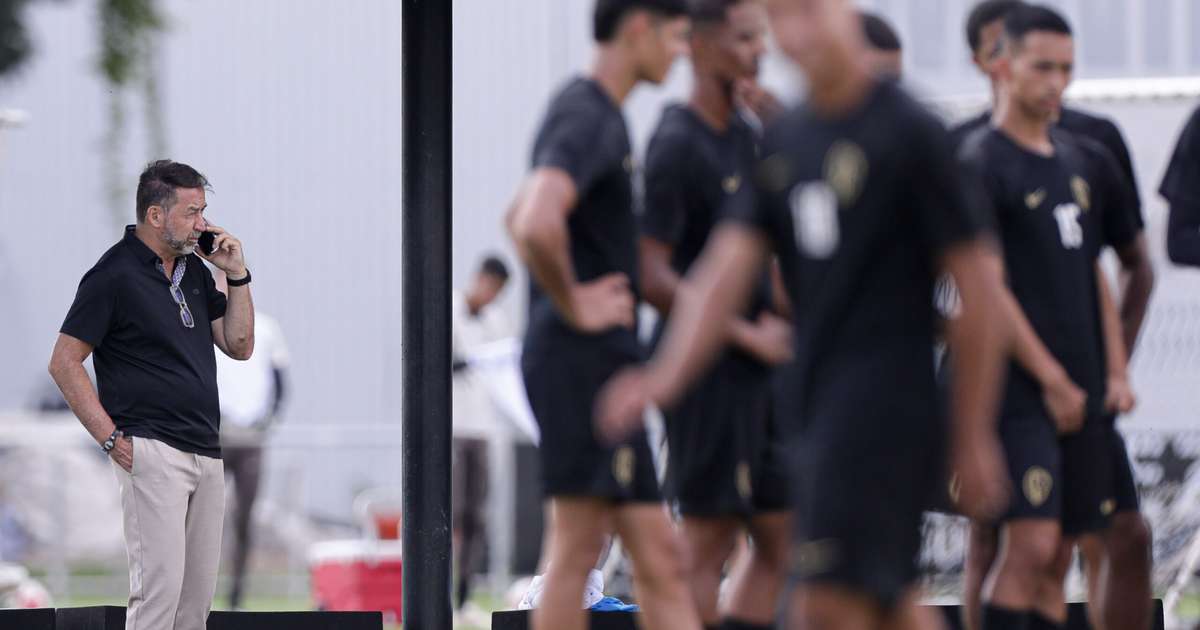 Corinthians resolve pendências de direitos de imagem com elenco em abril.