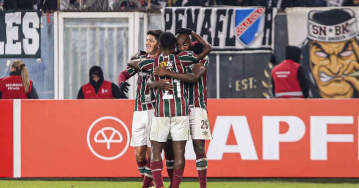 Fluminense desembarca no Rio após vencer o Colo-Colo pela Libertadores