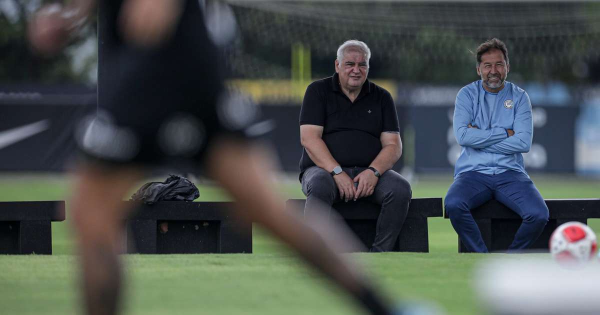 Rubão critica Augusto Melo e expõe falhas no marketing do Corinthians.