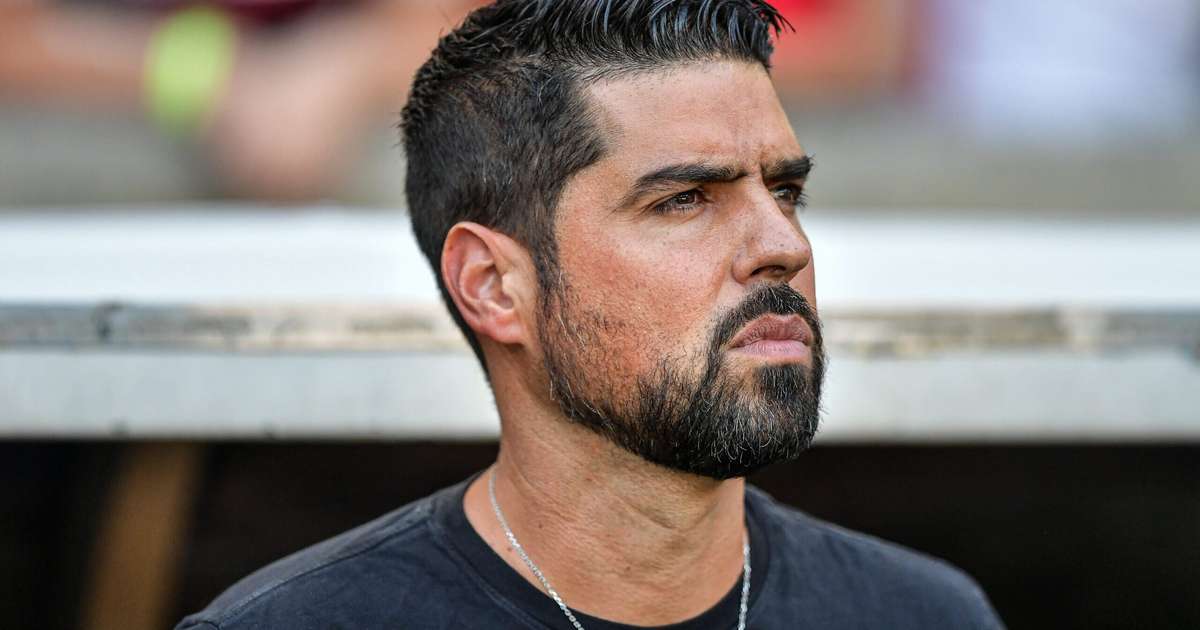 Antônio Oliveira analisa desempenho do Corinthians no Brasileirão e destaca fragilidades.