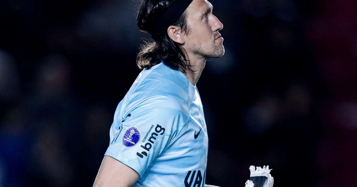 Cássio tietado por torcedores do Flamengo durante futuro incerto no Corinthians