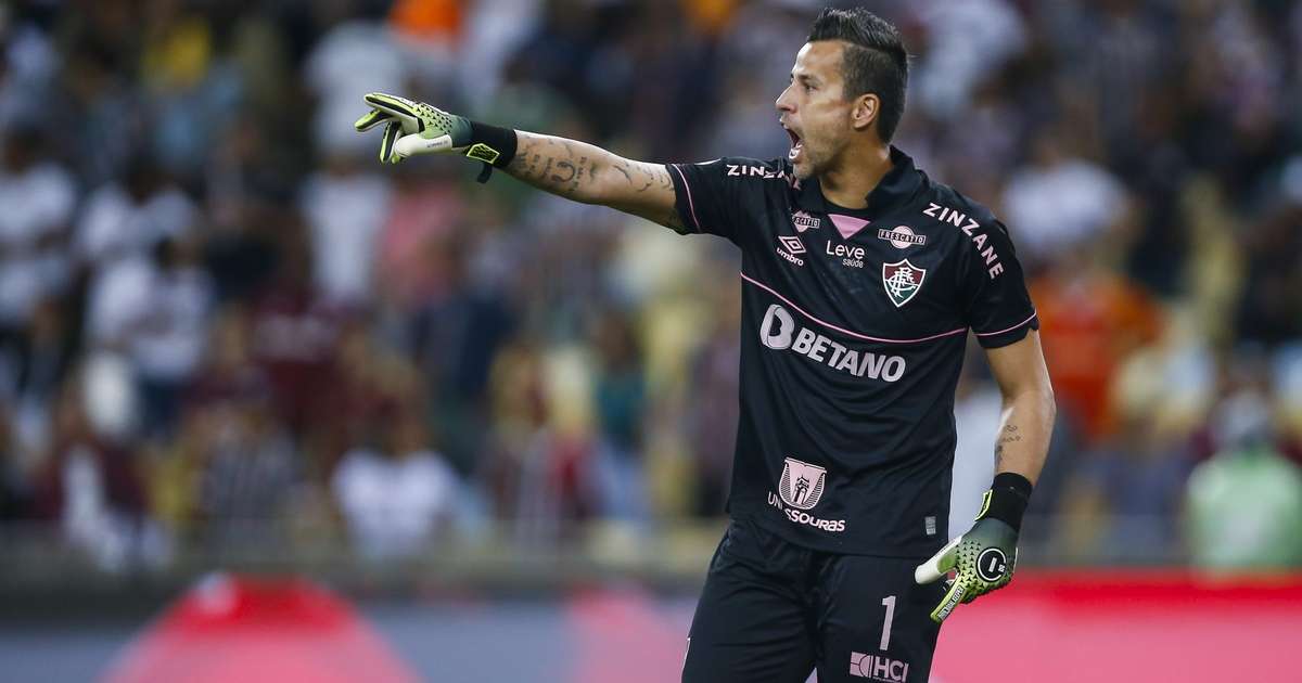 Cruzeiro Busca Contratação de Goleiro Fábio do Fluminense