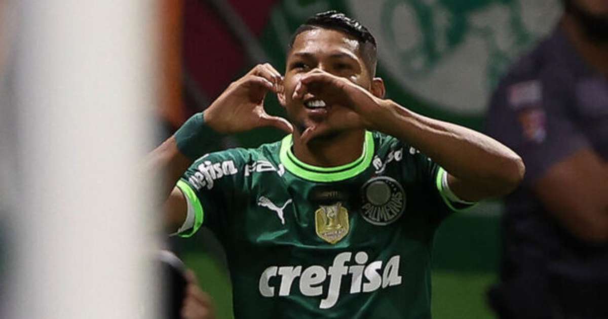 Torcida do Palmeiras pede saída de Rony em campanha intensa.