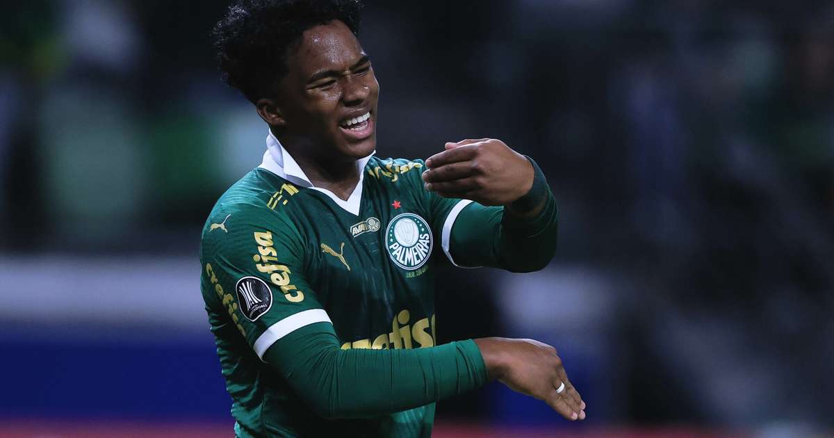 Endrick com edema na coxa é dúvida para despedidas do Palmeiras.