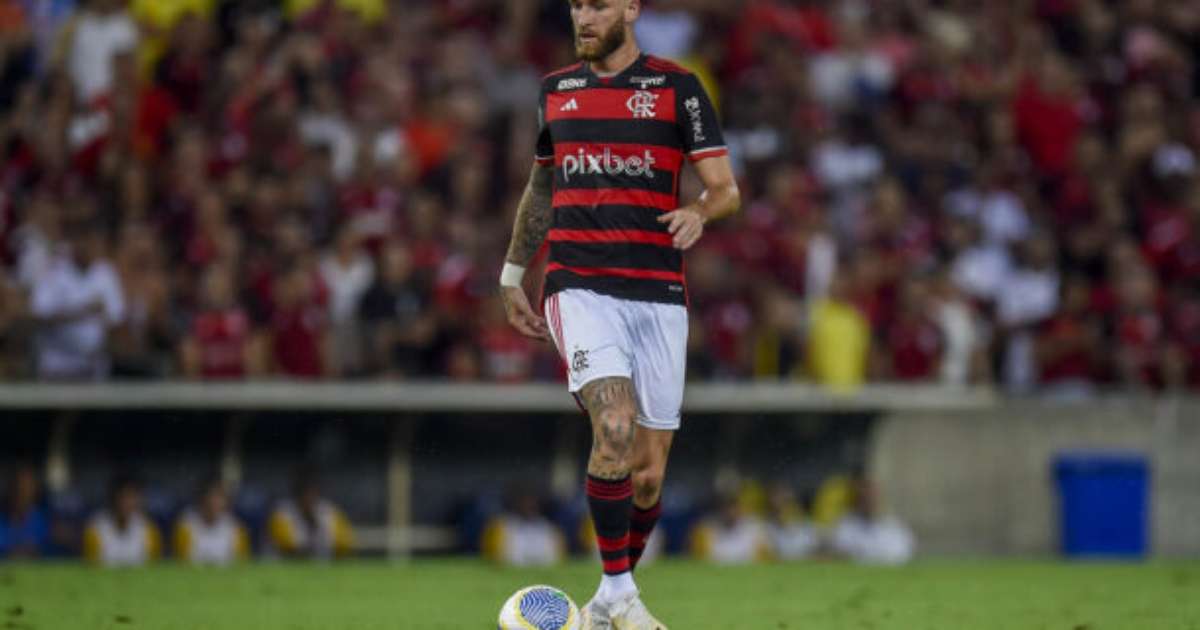 Lesão de Léo Pereira obriga substituição no primeiro tempo da partida.