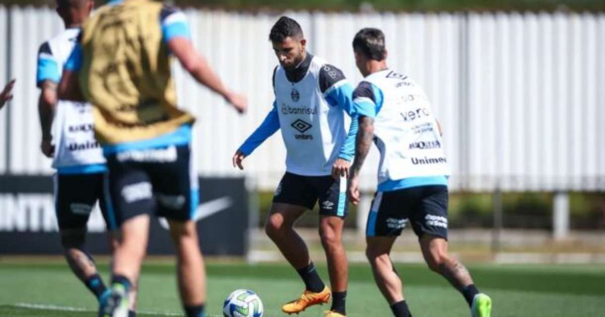 Grêmio volta aos treinos em São Paulo após 15 dias de paralisação.