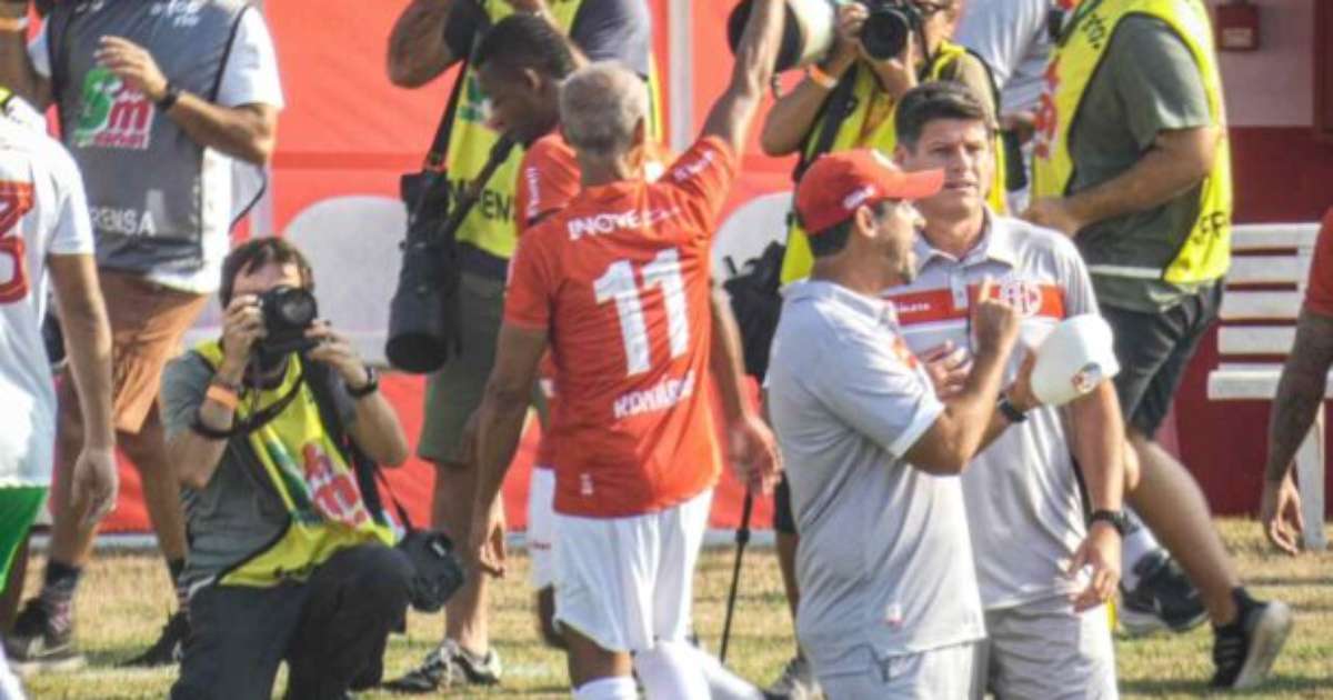 Gabigol nega desrespeito ao Flamengo, afirma Romário