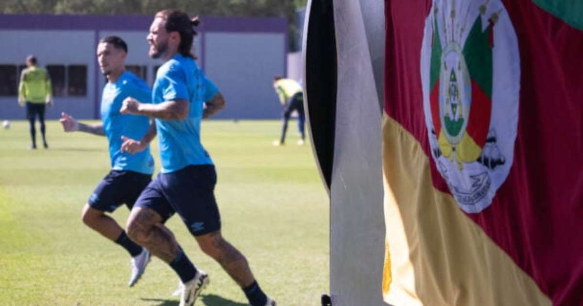Renato Gaúcho e Diego Costa participam dos treinos do Grêmio em SP.