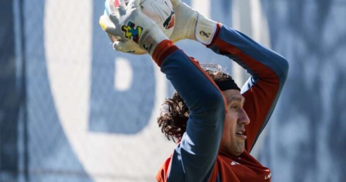 Cássio brilha em treino de estreia com defesas impressionantes pelo Cruzeiro