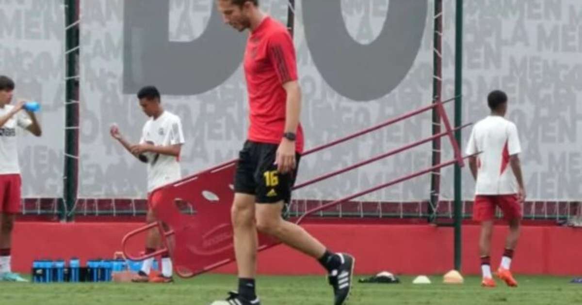 Filipe Luís comenta sobre nova posição e destaca maior diversão no Flamengo.