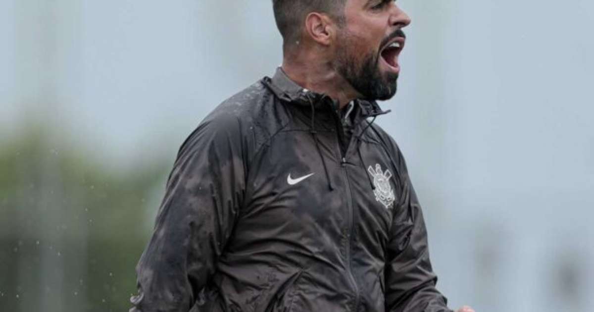 Corinthians precisa de reforços, diz António Oliveira